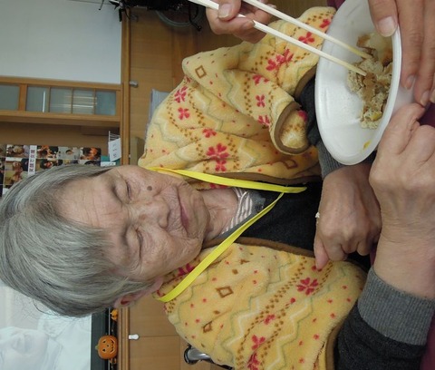 ごはんを食べるTさん